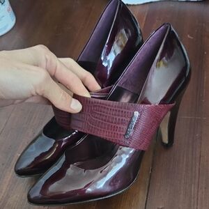Isola NEW Burgandy Heels Elegant Design